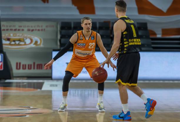 将孔德放在 将孔德放在