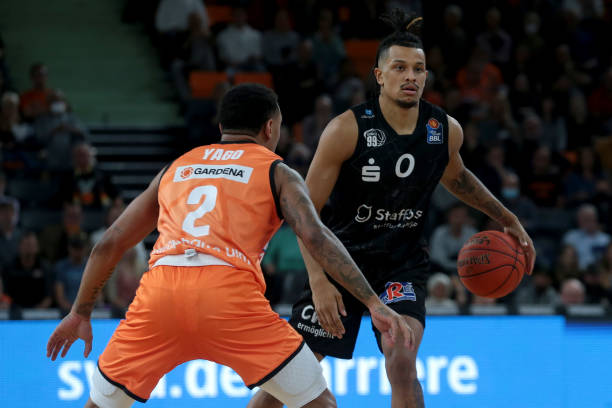 帮助队友完 帮助队友完